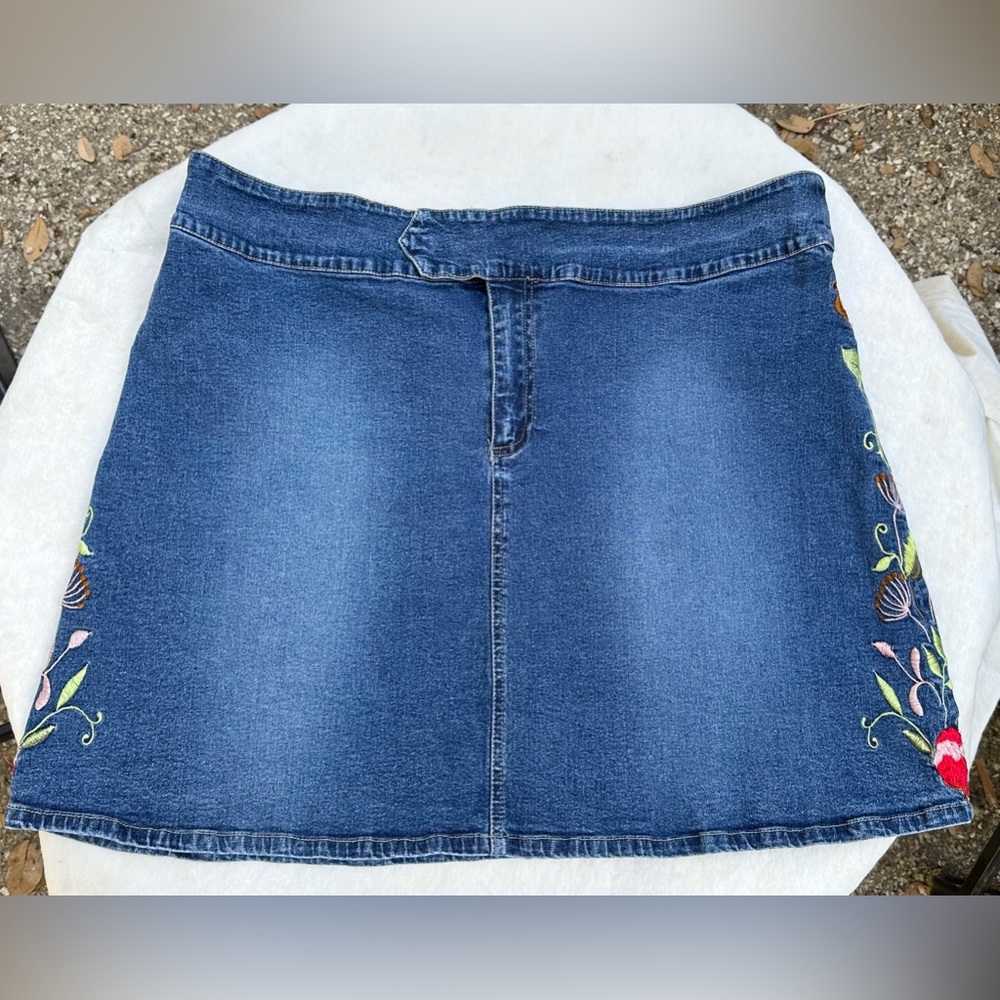 Jean Mini Skirt Size 22W Blue Denim Embroidered‎ Sides Flowers Botanical Stretch